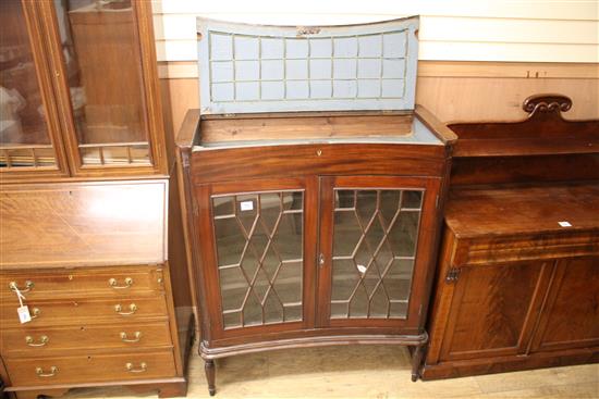 A mahogany concave front display cabinet, W.102cm D.47cm H.120cm